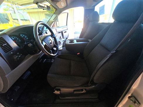 Used 2010 Chevrolet Silverado 1500 W/T w/ LS Package image 9