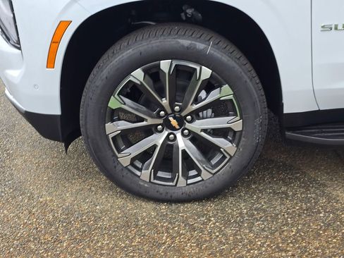 New 2026 Chevrolet Suburban High Country image 7
