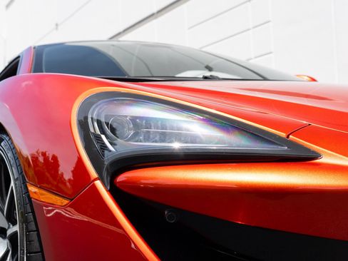 Used 2018 McLaren 570S RWD image 11