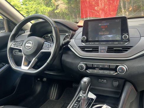 Used 2024 Nissan Altima 2.5 SR FWD image 3