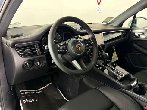 Certified 2026 Porsche Macan AWD/4WD image 4