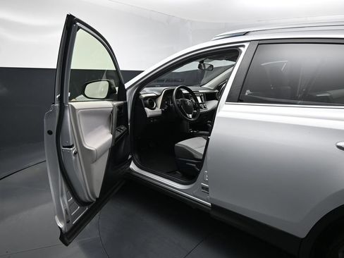 Used 2013 Toyota RAV4 LE FWD image 8