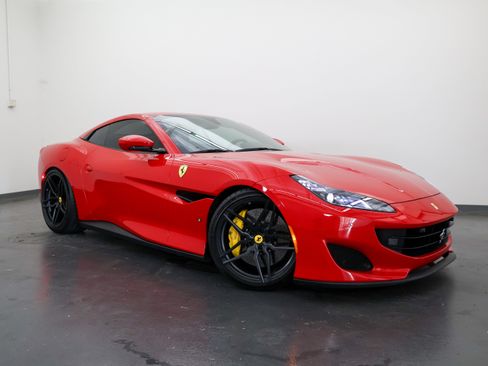 Used 2019 Ferrari Portofino RWD image 2