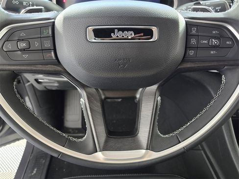 New 2025 Jeep Grand Cherokee Limited image 27