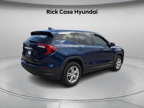 Used 2023 GMC Terrain SLE image 7