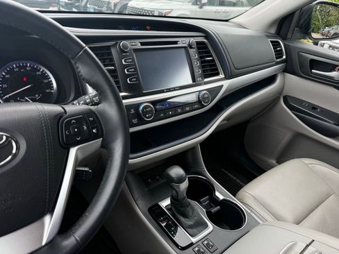 Used 2016 Toyota Highlander XLE AWD/4WD image 38