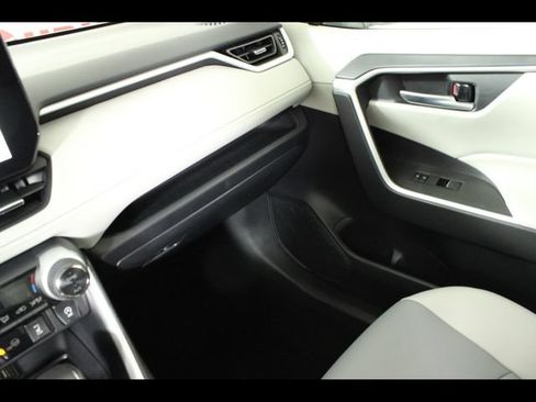 Used 2025 Toyota RAV4 XLE Premium w/ Weather Package AWD/4WD image 17