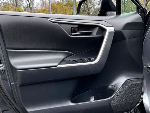 Certified 2023 Toyota RAV4 LE image 21