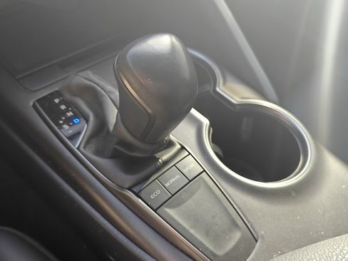 Used 2024 Toyota Camry SE image 15