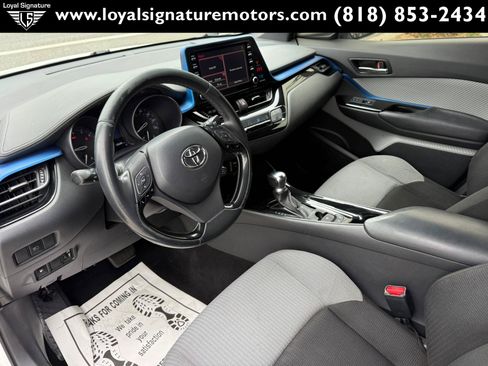 Used 2019 Toyota C-HR XLE FWD image 16