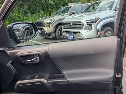 Certified 2019 Toyota Tacoma TRD Pro AWD/4WD image 18