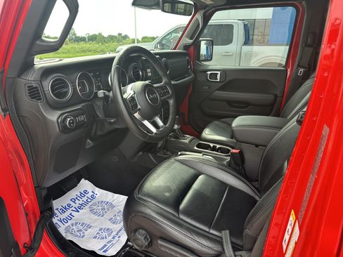 Used 2020 Jeep Gladiator Overland AWD/4WD image 11