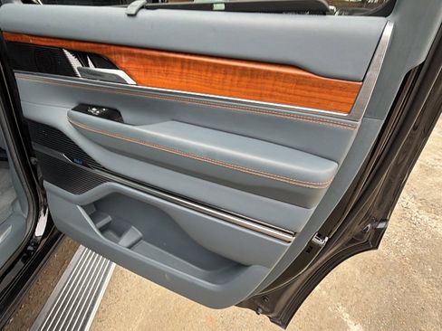 Used 2022 Jeep Grand Wagoneer Series II image 21