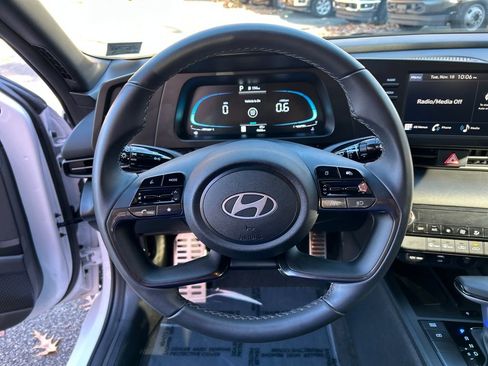 Certified 2025 Hyundai Elantra Sport image 19