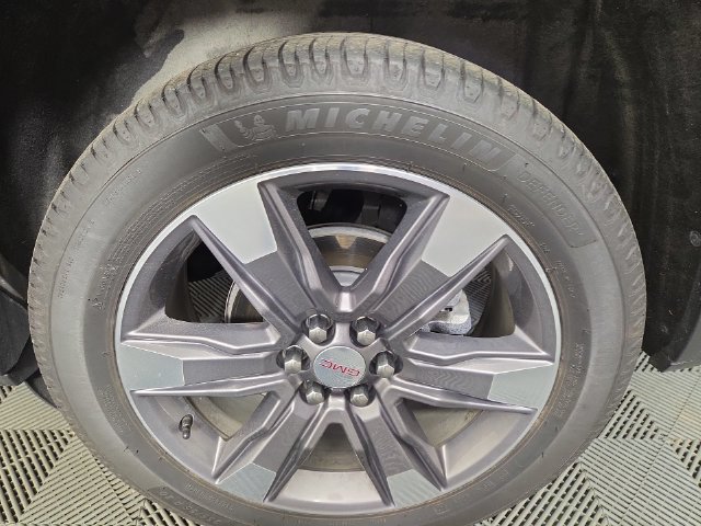 Used 2019 GMC Acadia SLT w/ LPO, Floor Liner Package FWD image 12