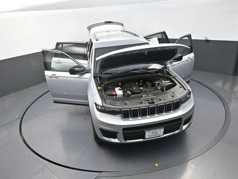 Used 2025 Jeep Grand Cherokee L Laredo AWD/4WD image 31