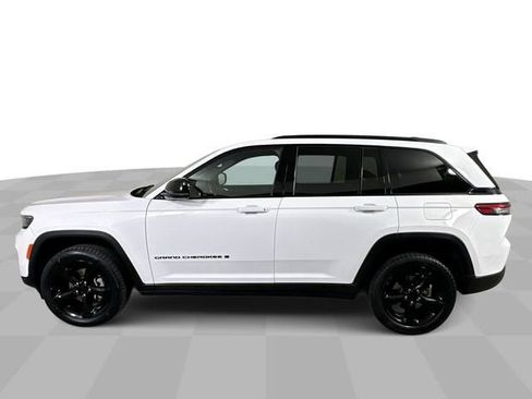 Used 2023 Jeep Grand Cherokee Altitude AWD/4WD image 5