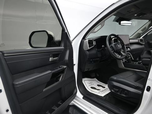 Used 2024 Toyota Tundra Limited AWD/4WD image 11