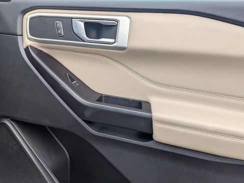 Used 2020 Ford Explorer XLT w/ Equipment Group 202A image 32