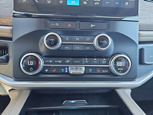 Used 2024 Ford Expedition Max Limited AWD/4WD image 24