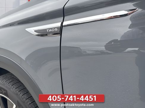 Used 2024 Volkswagen Taos SE w/ Panoramic Sunroof Package AWD/4WD image 19
