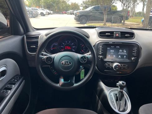 Used 2018 Kia Soul w/ Convenience Package FWD image 13