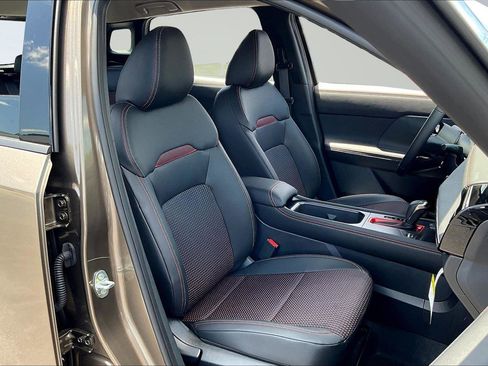 New 2025 Nissan Kicks SR image 8