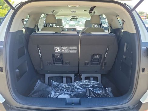 New 2026 Kia Carnival EX FWD image 14