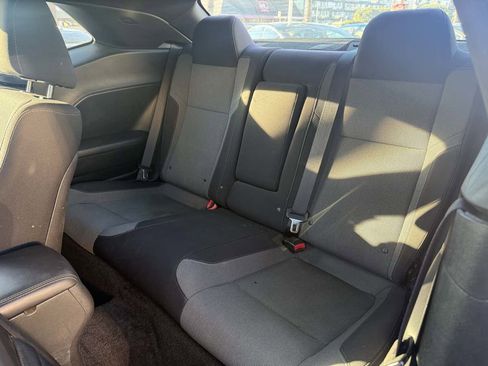 Used 2015 Dodge Challenger SXT image 15