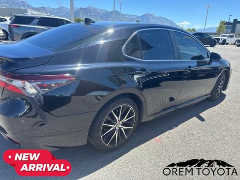 Used 2021 Toyota Camry SE FWD image 14