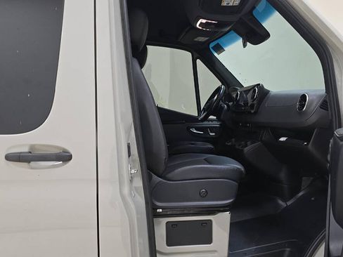 Used 2024 Mercedes-Benz Sprinter 2500 image 6
