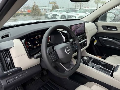 New 2026 Nissan Pathfinder SL image 14