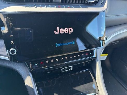 New 2026 Jeep Grand Cherokee Altitude AWD/4WD image 21