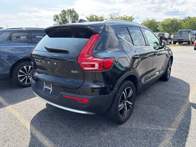 Used 2024 Volvo XC40 B5 Core AWD/4WD image 5