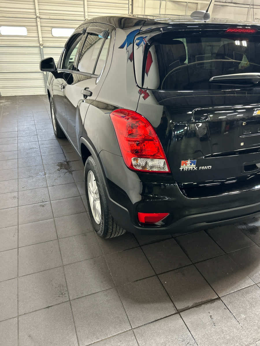 Used 2020 Chevrolet Trax LS w/ Tint and Cruise Package AWD/4WD image 8