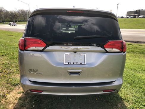 Used 2020 Chrysler Voyager Lxi image 19