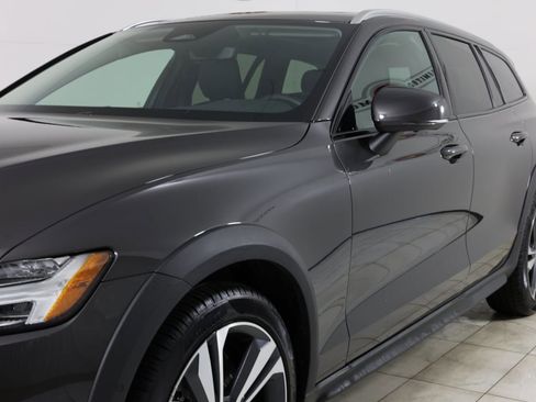 Used 2025 Volvo V60 B5 Cross Country Plus image 46