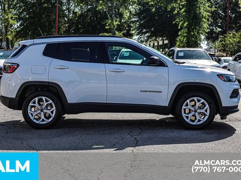 Used 2025 Jeep Compass Latitude AWD/4WD image 10