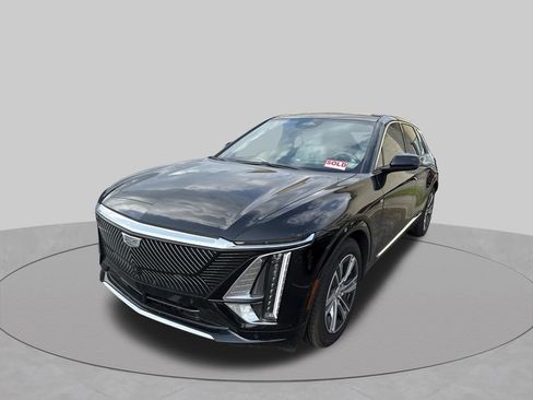 Used 2024 Cadillac Lyriq Luxury w/ LPO, Floor Liner Package RWD image 10