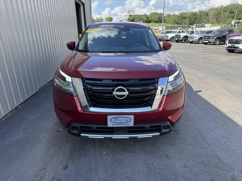 Used 2024 Nissan Pathfinder SL AWD/4WD image 3