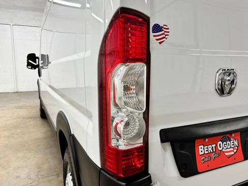 Used 2025 RAM ProMaster 2500 w/ Convenience Group FWD image 8