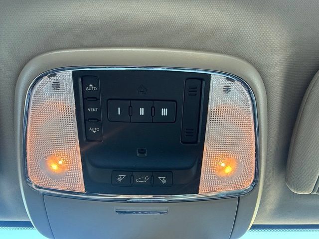Used 2019 Jeep Grand Cherokee Limited AWD/4WD image 23