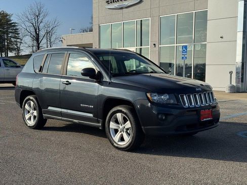 Used 2014 Jeep Compass Latitude w/ Sun/Sound Group image 2