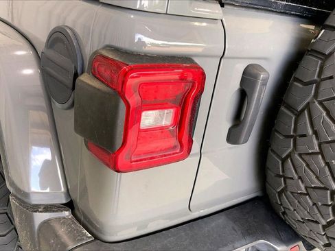 Used 2021 Jeep Wrangler Unlimited Sahara AWD/4WD image 13