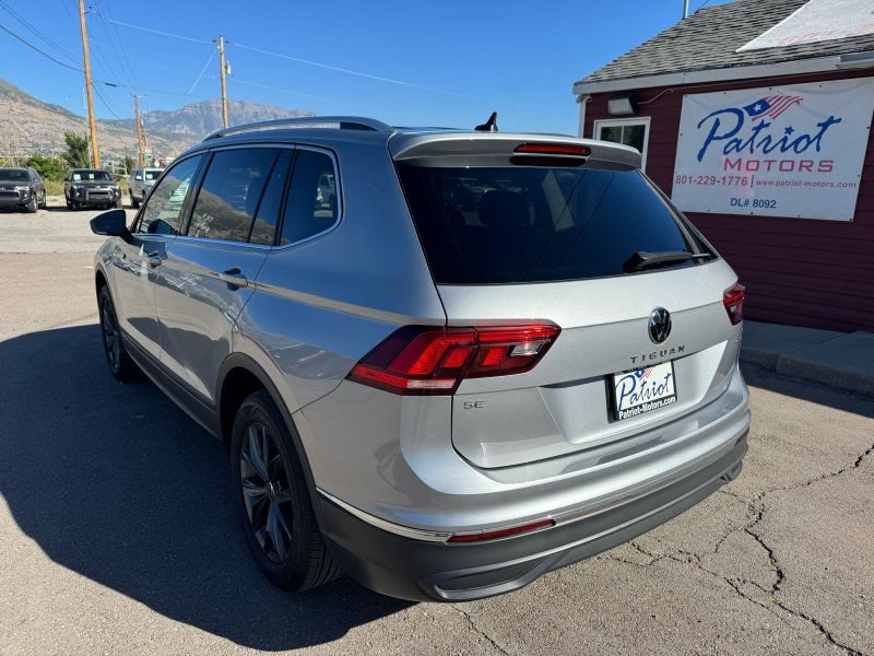 Used 2023 Volkswagen Tiguan SE AWD/4WD image 3
