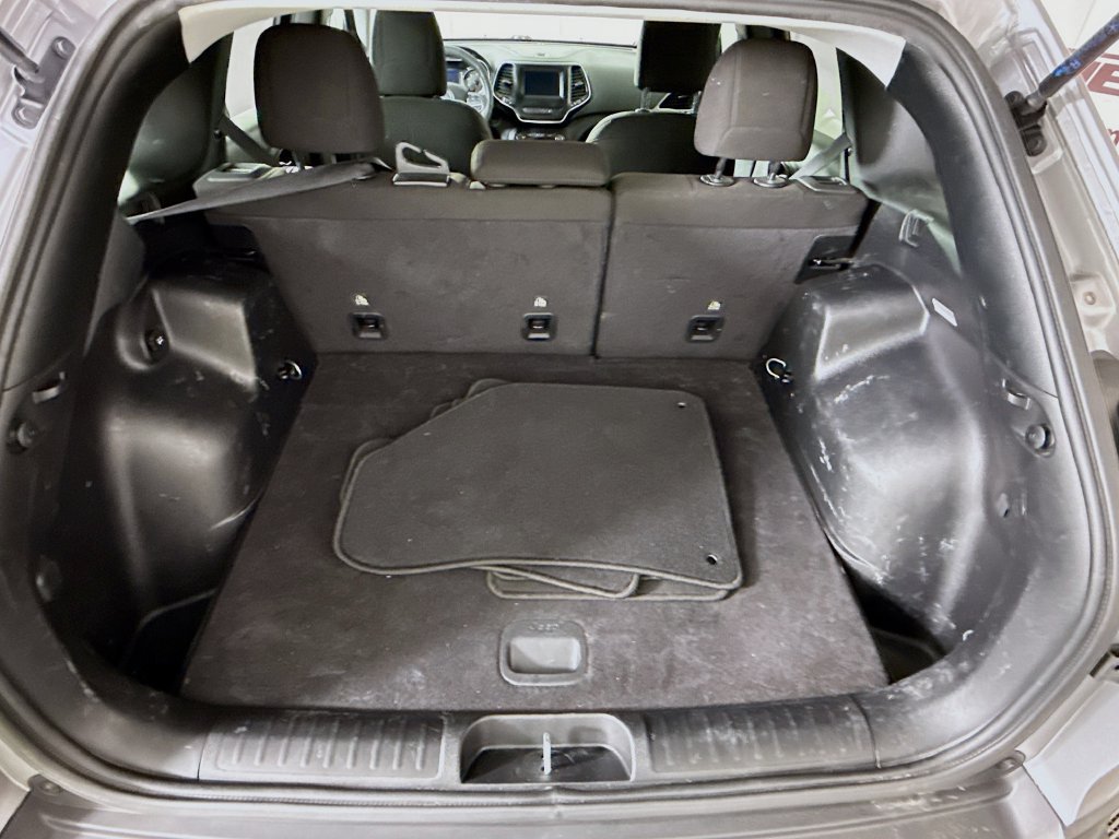 Used 2021 Jeep Cherokee Latitude FWD image 27