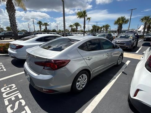 Used 2020 Hyundai Elantra SE w/ Cargo Package (C1) FWD image 8