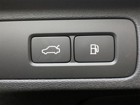 New 2026 Volvo XC90 T8 Plus image 34