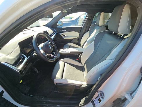 Used 2025 BMW X2 xDrive28i w/ M Sport Package AWD/4WD image 3