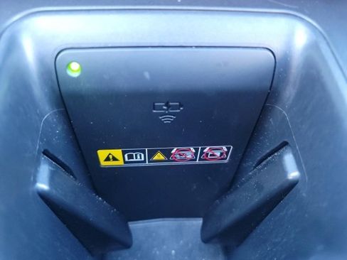 Used 2023 Toyota Crown Limited image 11